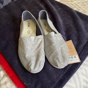 NWT TOMS - Venice Collection